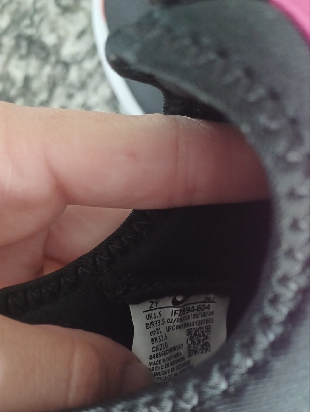 Nike Kids Black and Pink Slip-On Athletic Sneakers BRAND NEW WITHOUT TAGS! - Picture 5 of 5